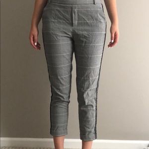Cute trendy ankle length plaid pants
